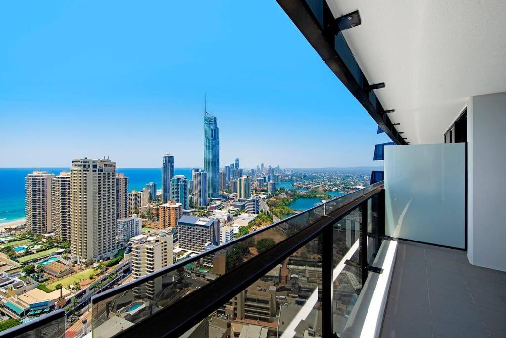 Circle On Cavill Level 33 Ocean Living - Coastal Letting Apartment *